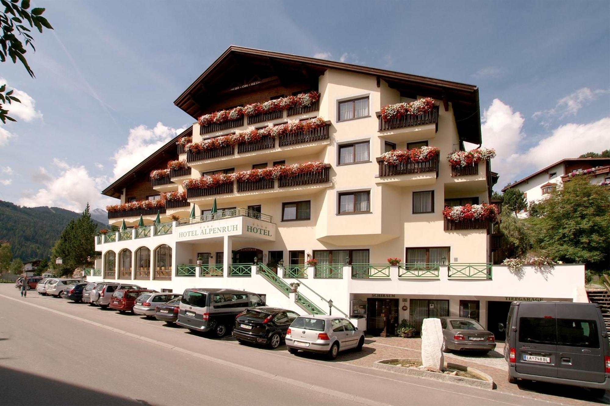 Hotel Garni Alpenruh-Micheluzzi Зерфаус Екстер'єр фото